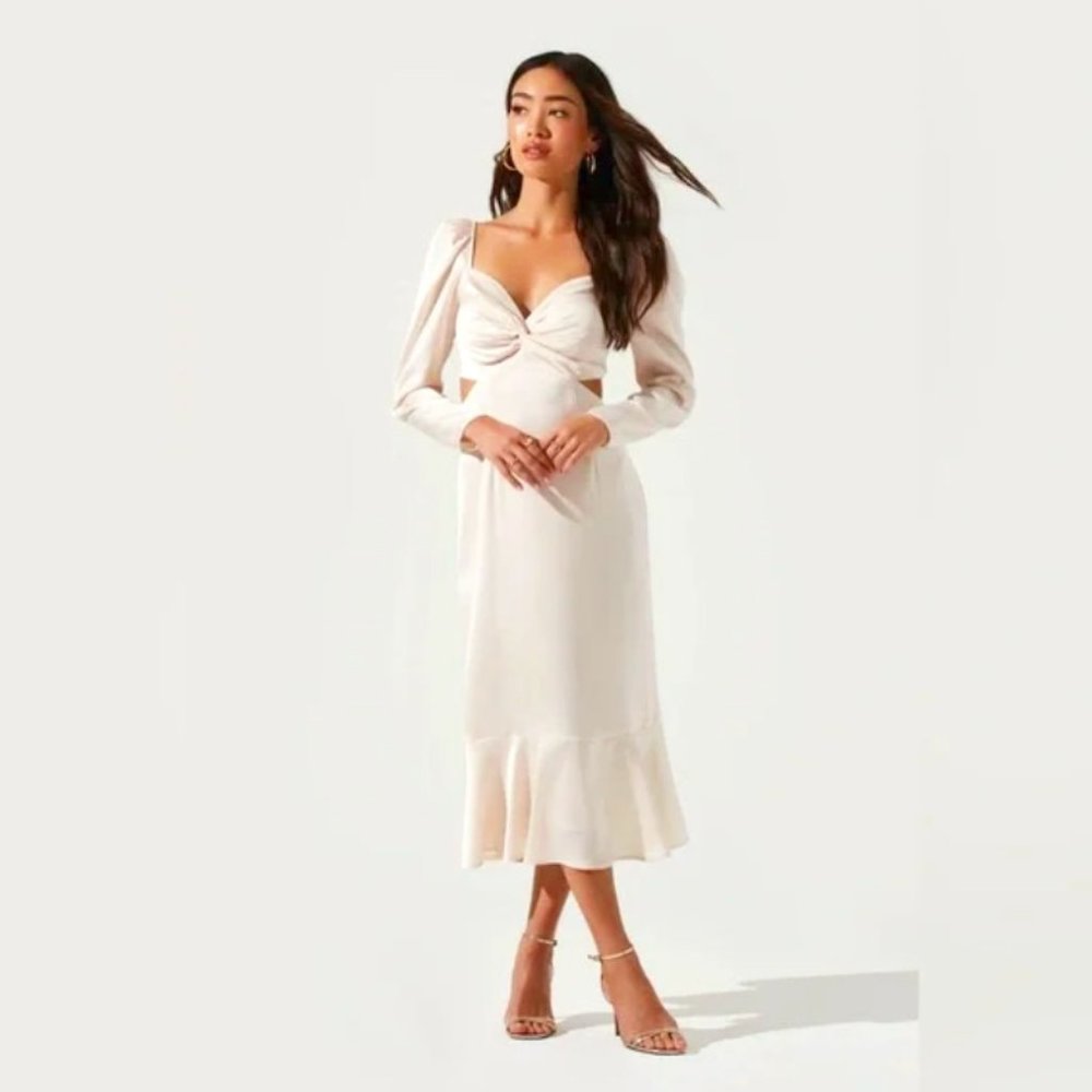 ASTR the LABEL: Lainie Cutout Long Sleeve Midi Dress in Pearl